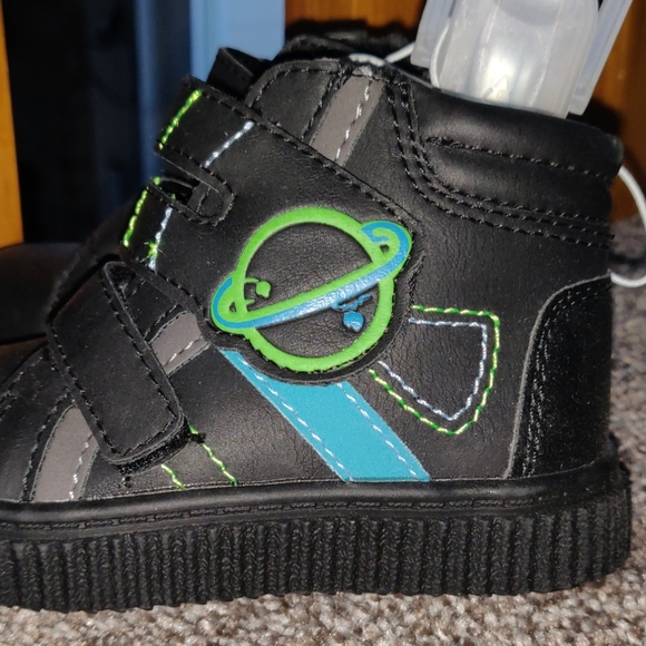 BRAND NEW! Cat and Jack 🪐 Sneakers! - Picture 3 of 4